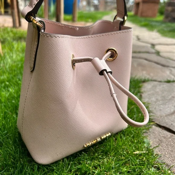 Michael Kors Cream Suri Saffaino Crossbody Bag EUC - Picture 12 of 13